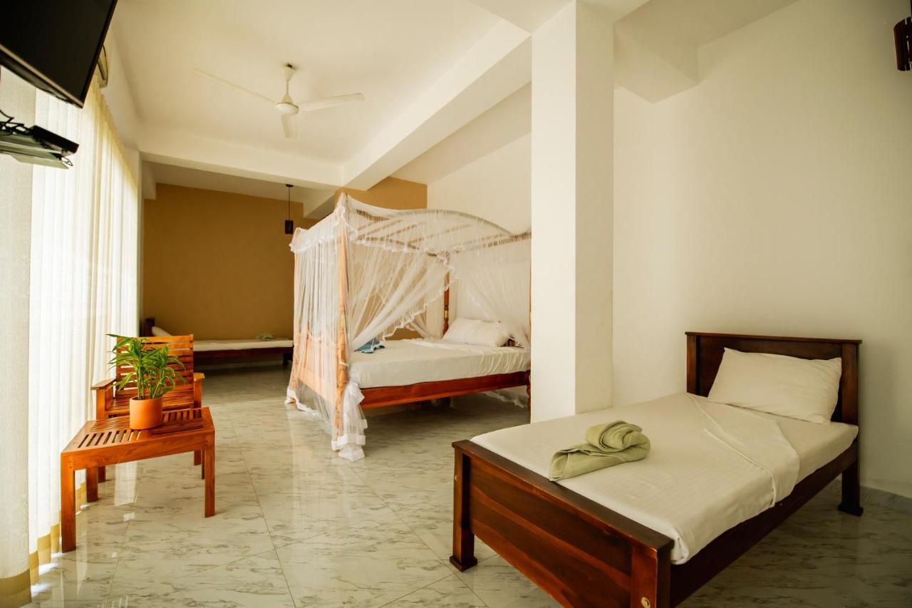 Chaarya Lake Hotell Tissamaharama Eksteriør bilde