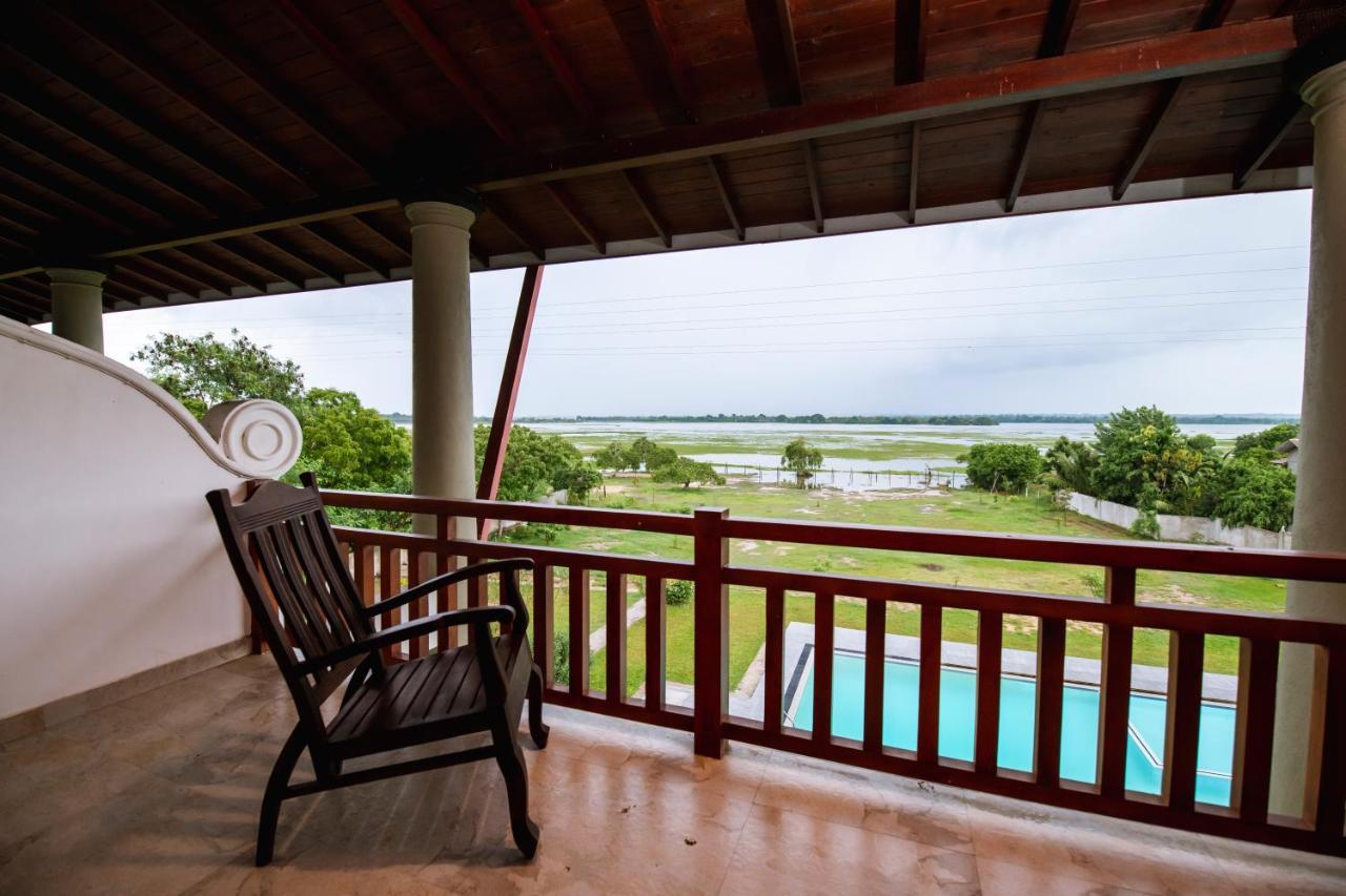 Chaarya Lake Hotell Tissamaharama Eksteriør bilde